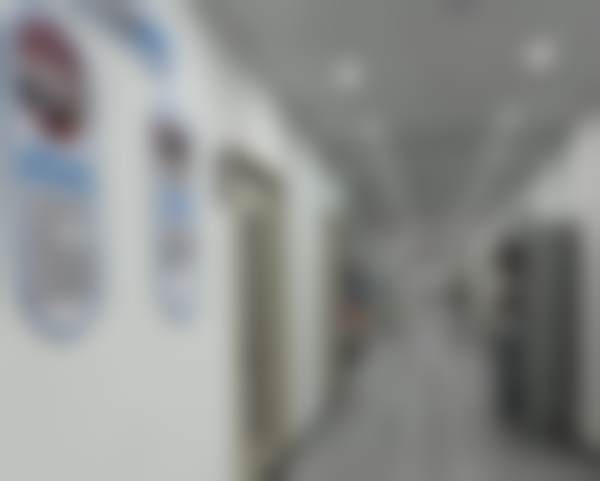 请你提供西宁中诺口腔医院罗锦的任职经历和荣誉与成就的具体内容，以便我为你创作标题。