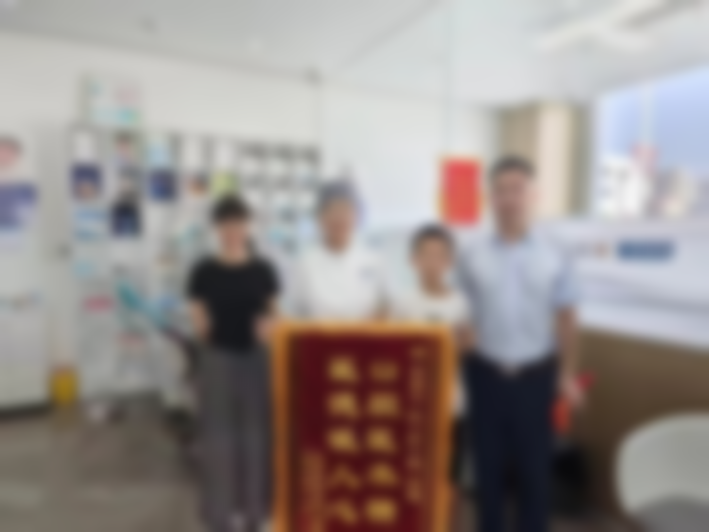 山东临沂铂菲克口腔（河东区口腔病防治所）患者与医生合影